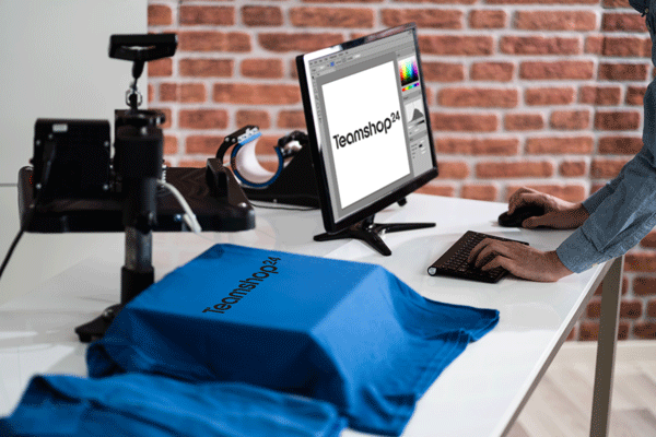 Individuelle Beflockung von Trikots mit Vereinslogo, Namen und Nummern im Teamshop24